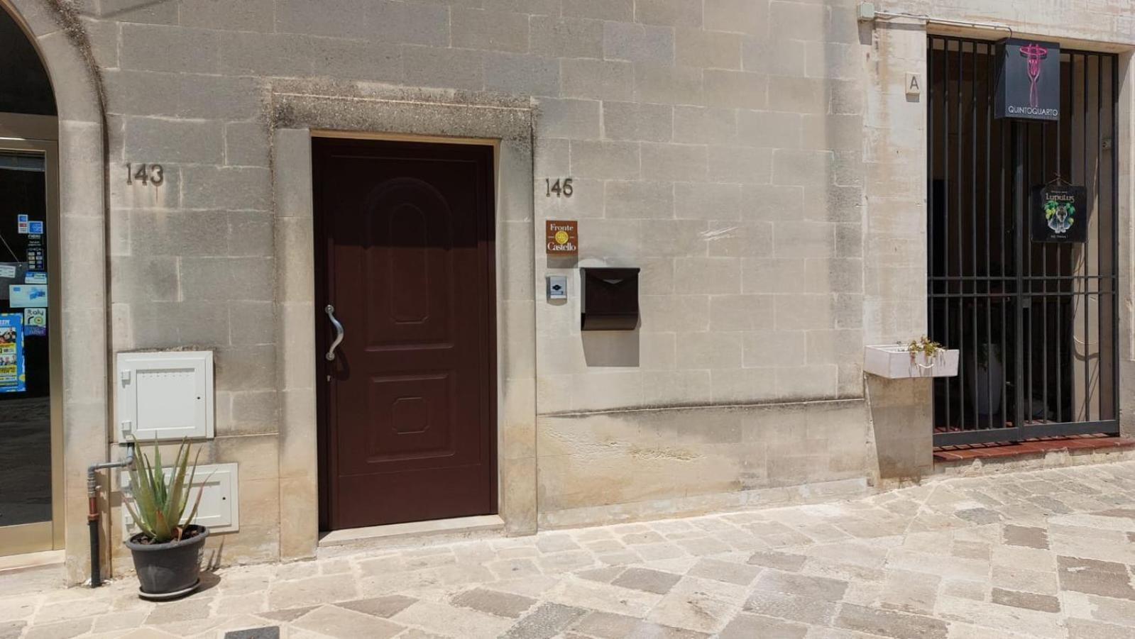 Casa Vacanze Fronte Castello Martano Exterior foto