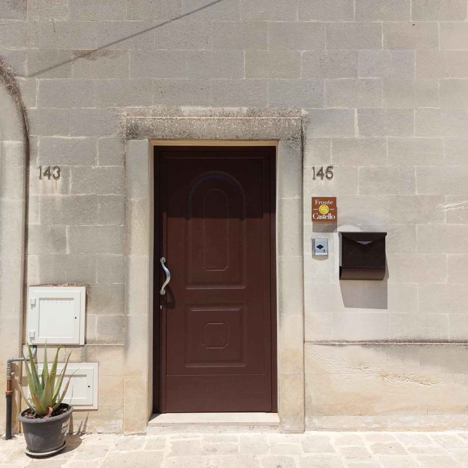 Casa Vacanze Fronte Castello Martano Exterior foto