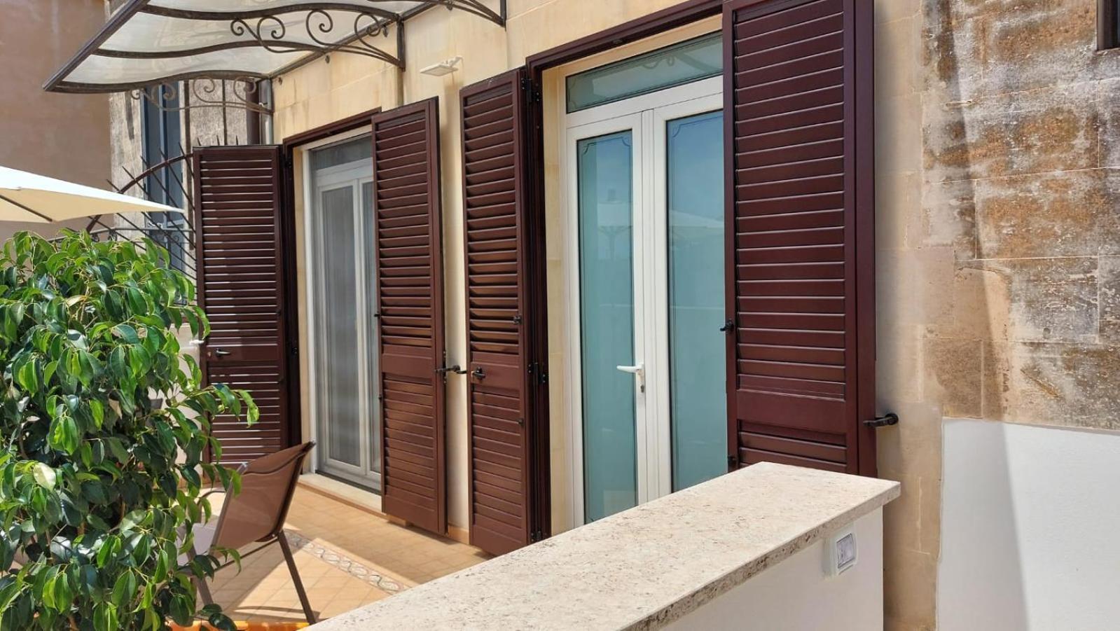 Casa Vacanze Fronte Castello Martano Exterior foto