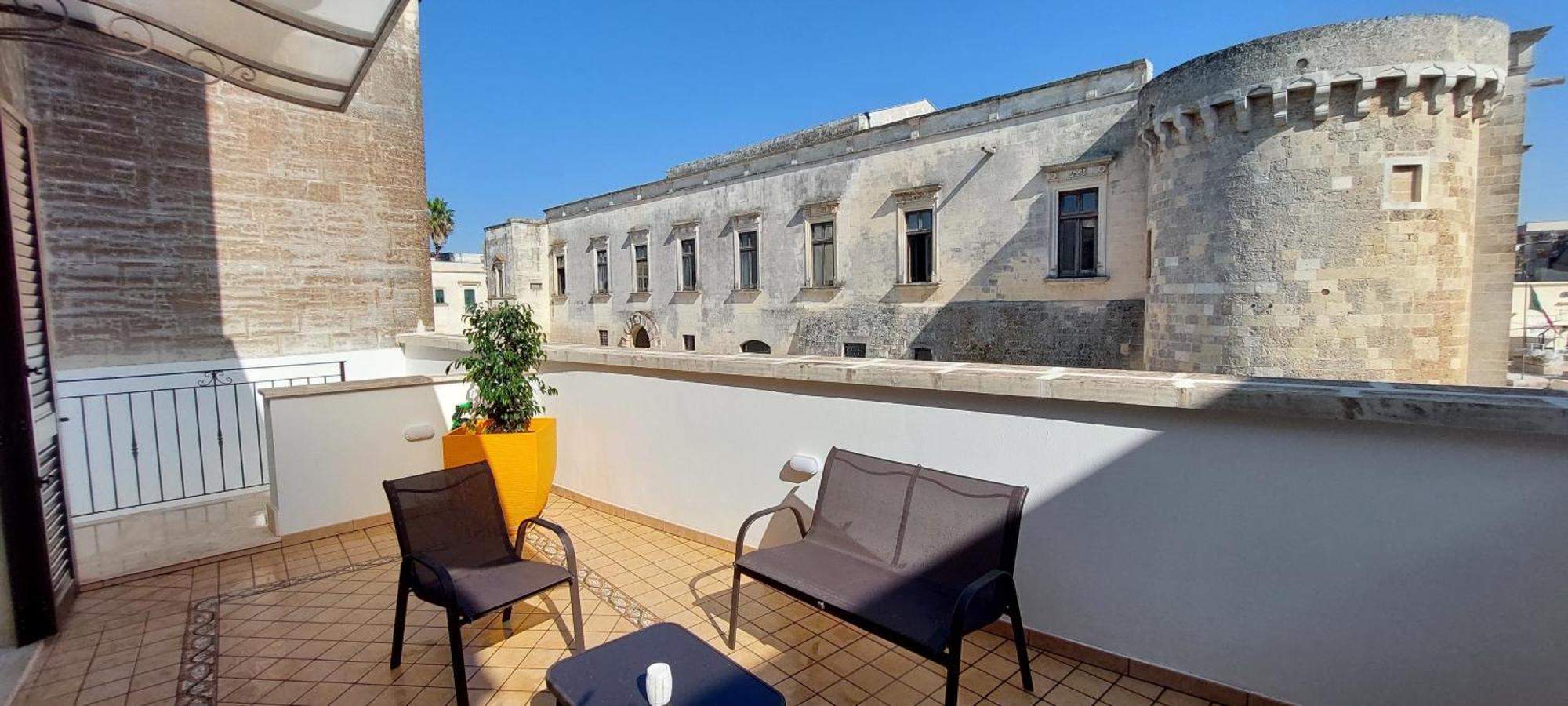 Casa Vacanze Fronte Castello Martano Exterior foto
