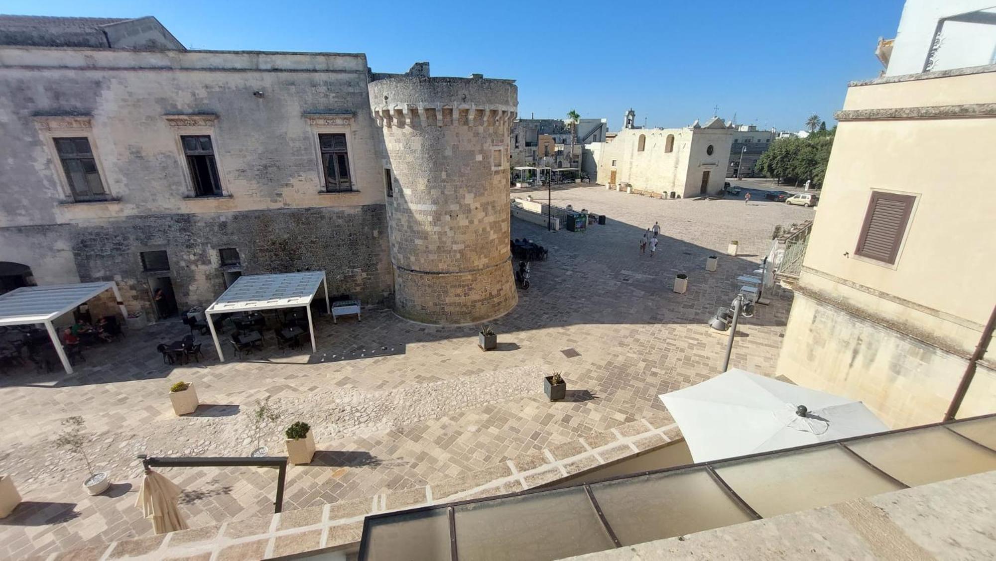 Casa Vacanze Fronte Castello Martano Exterior foto